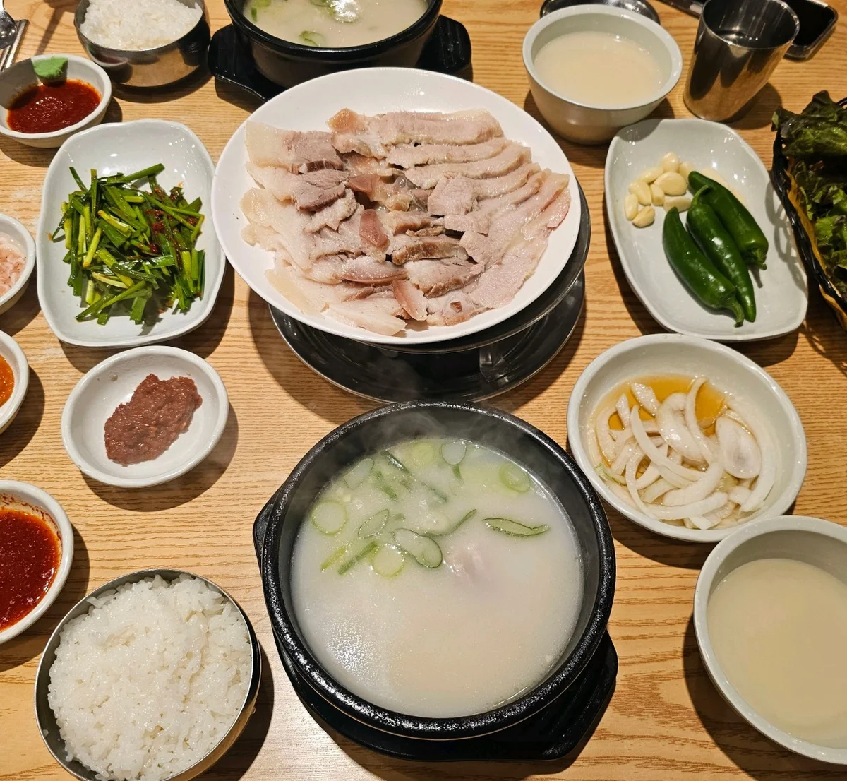 쌍둥이돼지국밥 본점